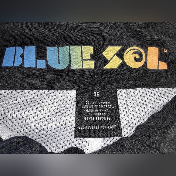 Mens size 36, Blue Dol swim trunks - Picture 3 of 3